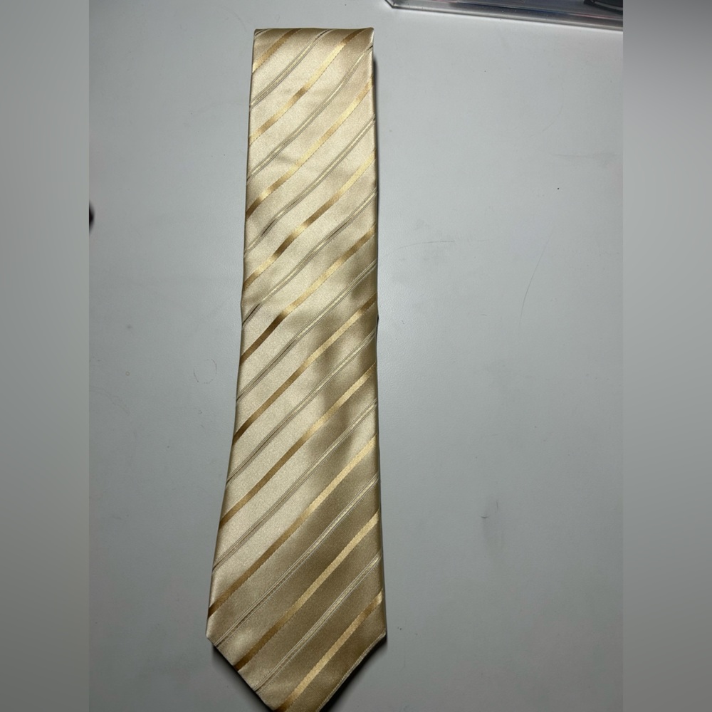 Sean John Cream and Gold Diagonal Striped Tie